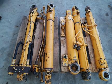 Siłowniki hydrauliczne Liebherr 900